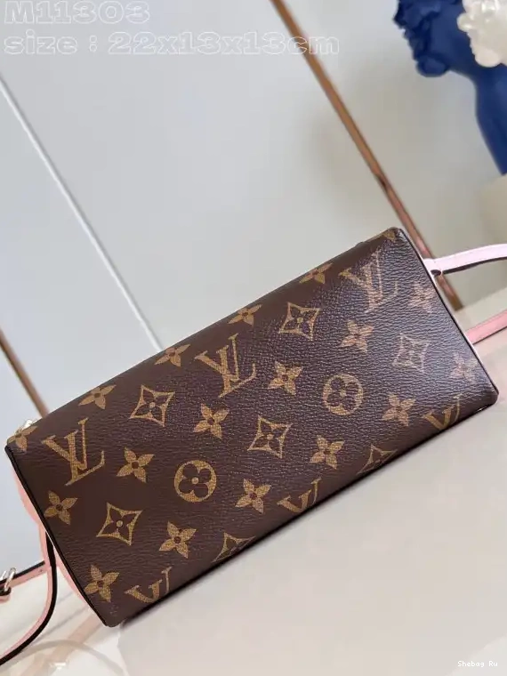 LOUIS VUITTON Pouch-22.5*13*13CM Bloom 0516